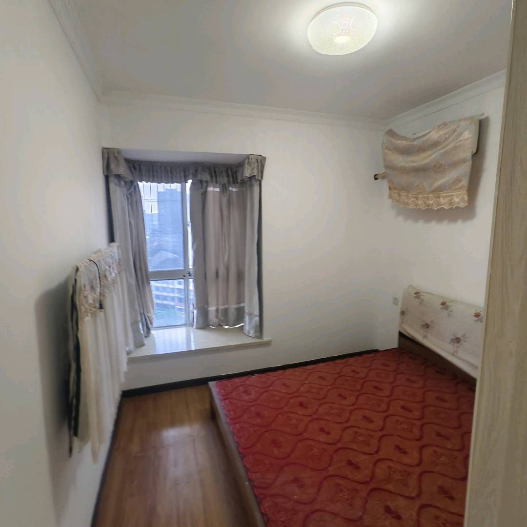 丰业盛世·精装修电梯房·温馨干净整洁三居室·出租1600/月