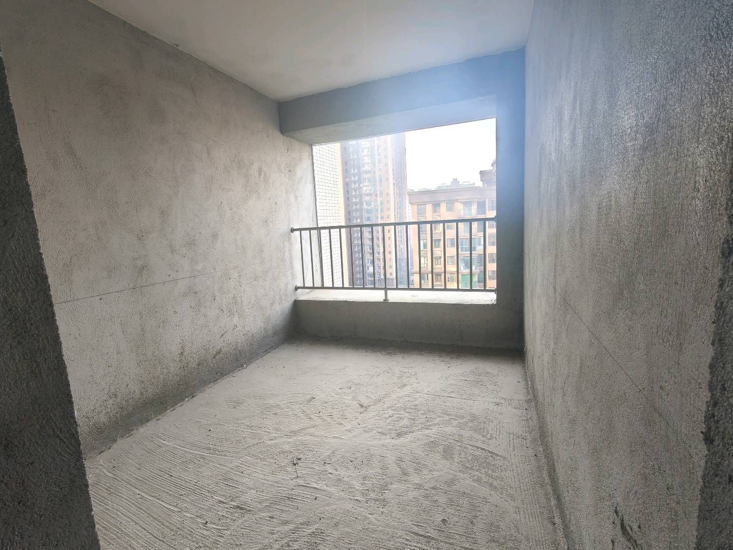 雍景新城98平·3室2厅2卫·好楼层毛坯房42万·证齐银行不欠贷款