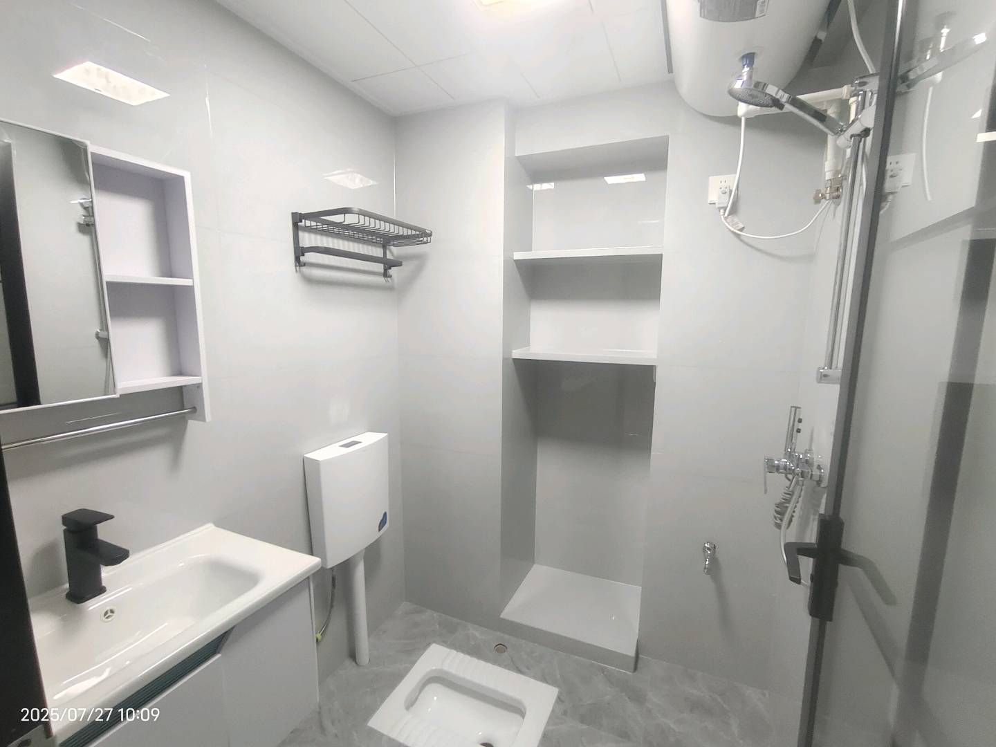 维多利亚全新装修单身公寓1100/月