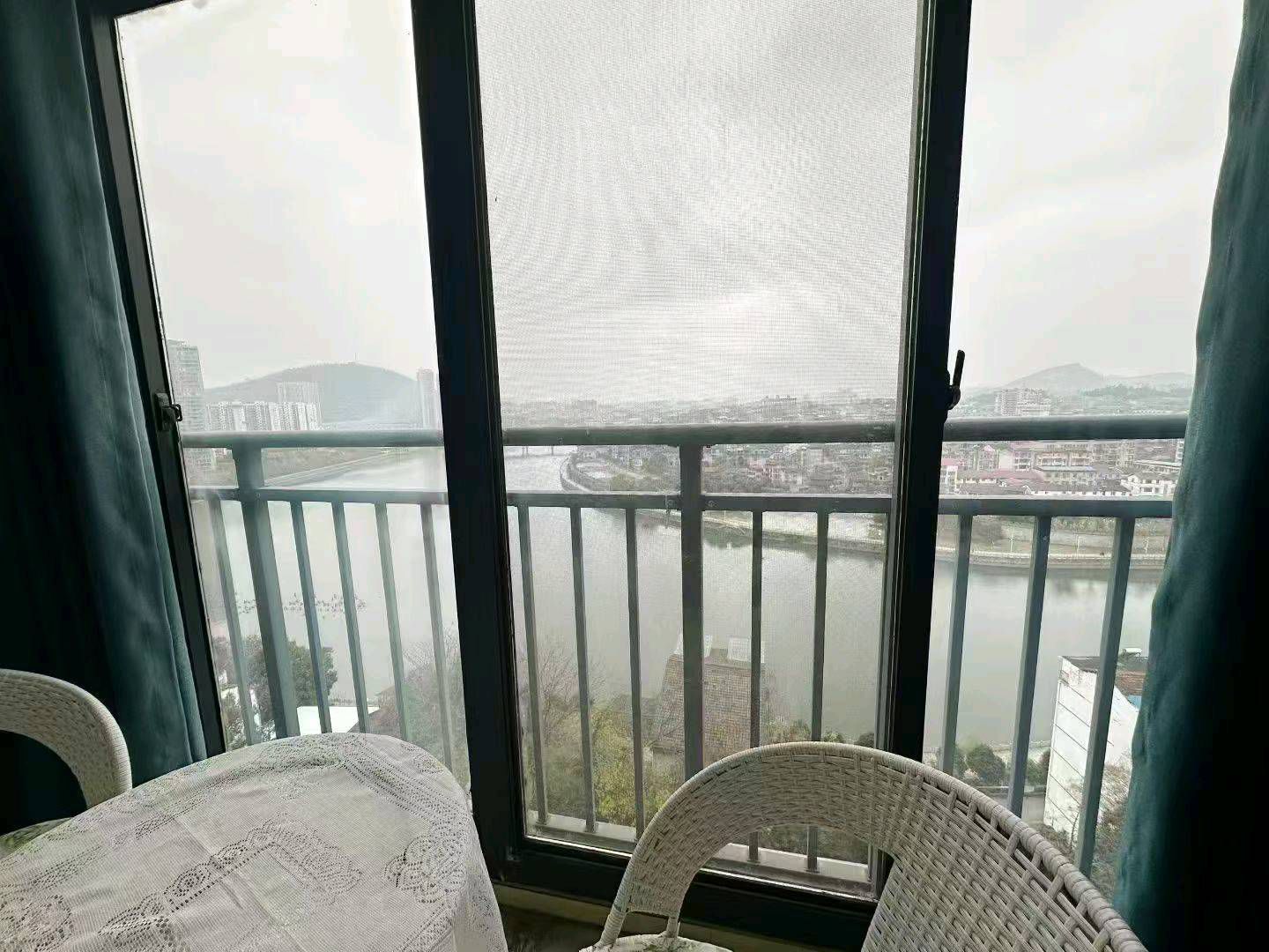 景秀花园·一桥河景·一室一厅·带大阳台·60平方报价28万