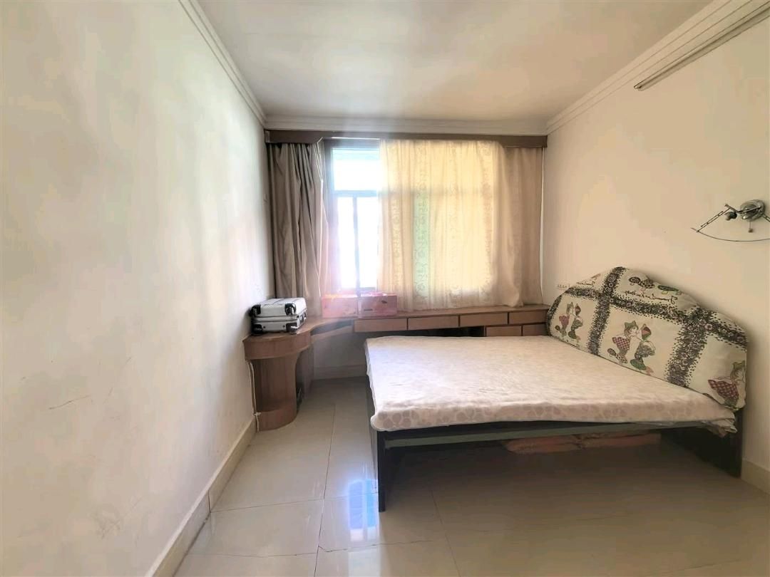 城北花园·130平方·三房两厅两卫·步梯三楼·37万