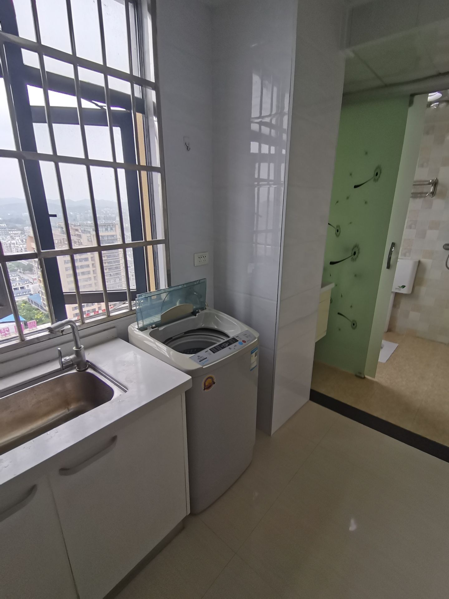 金色水岸·精装修公寓·可以拎包入住950/月