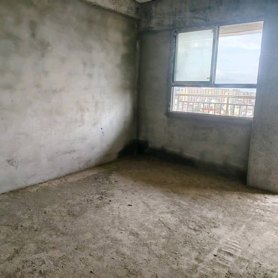 世纪大厦·毛坯房·好楼层·三室两厅·历史低价25万