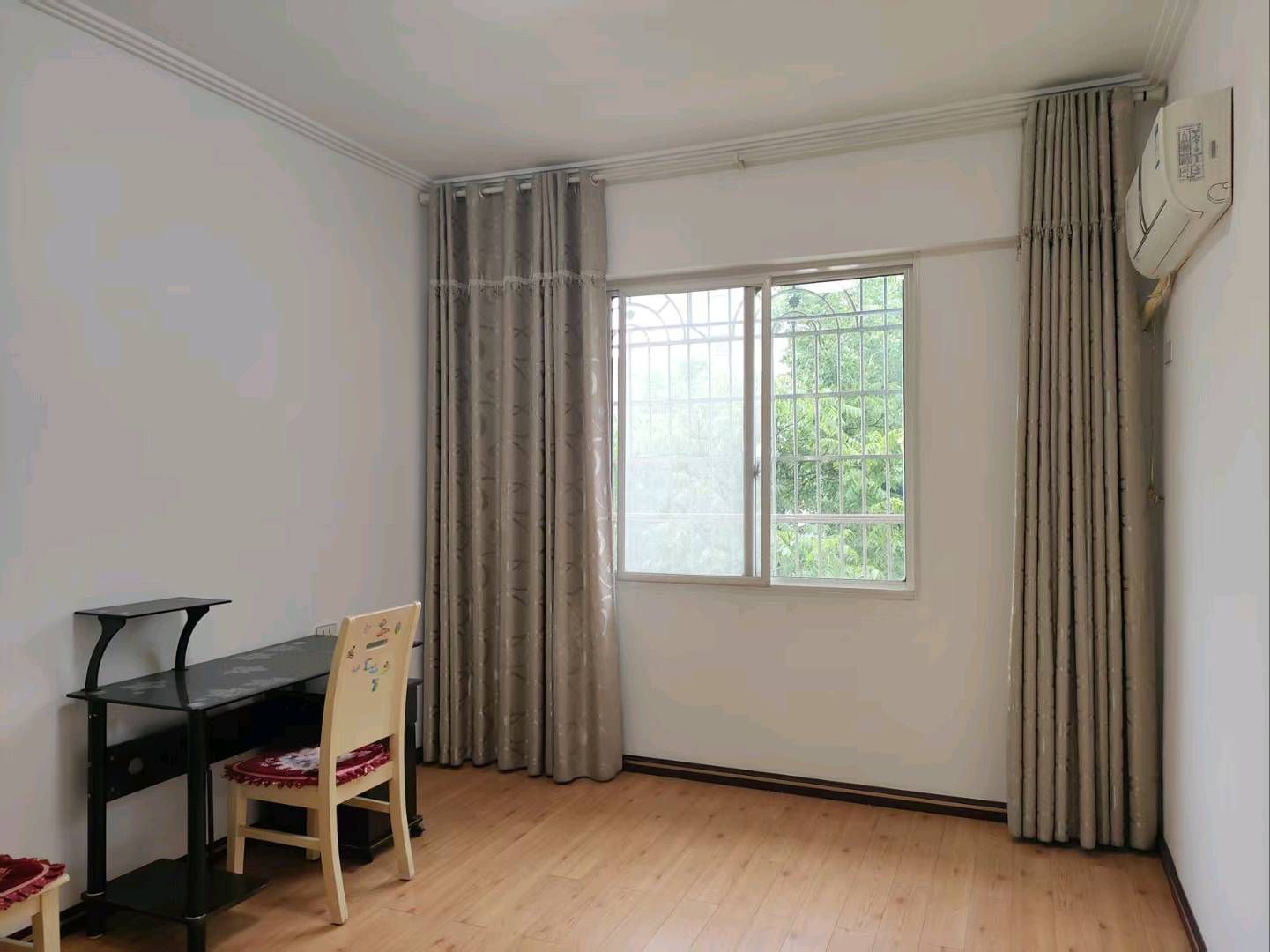 新福佳超市对面·二楼好房子出租·1000/月