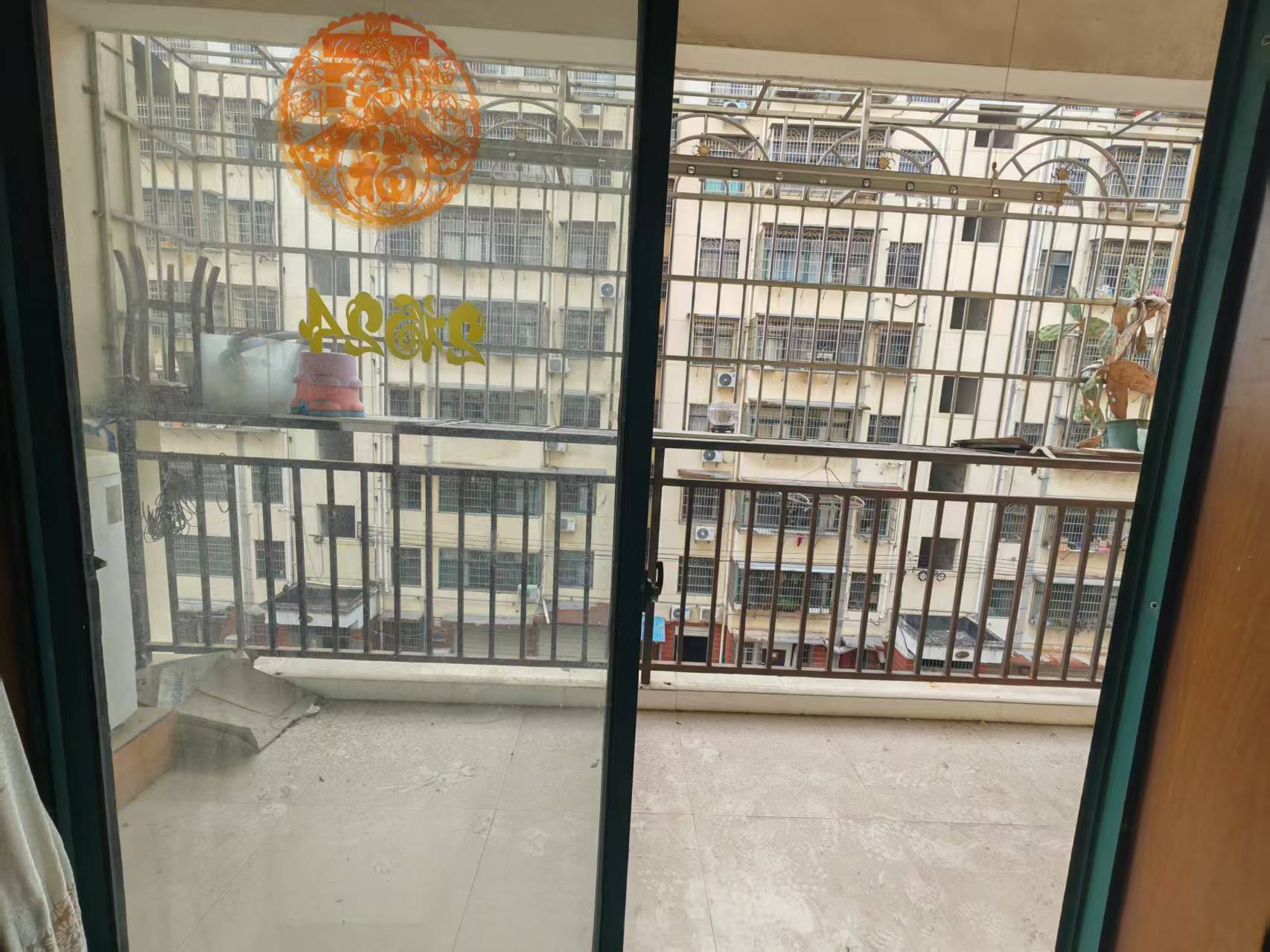 二中斜对面金江锦绣园楼梯房，金三银四好楼层，可以过户，业主急售，看房电话18307150819