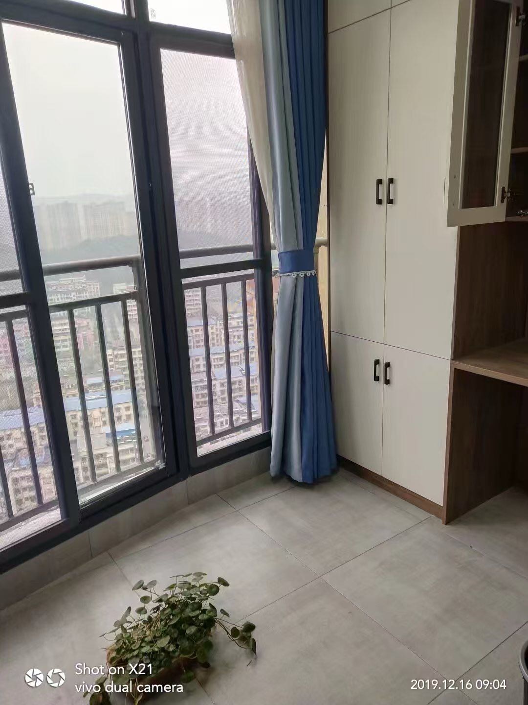 领秀城·全新两室两厅·初次出租·1600/月