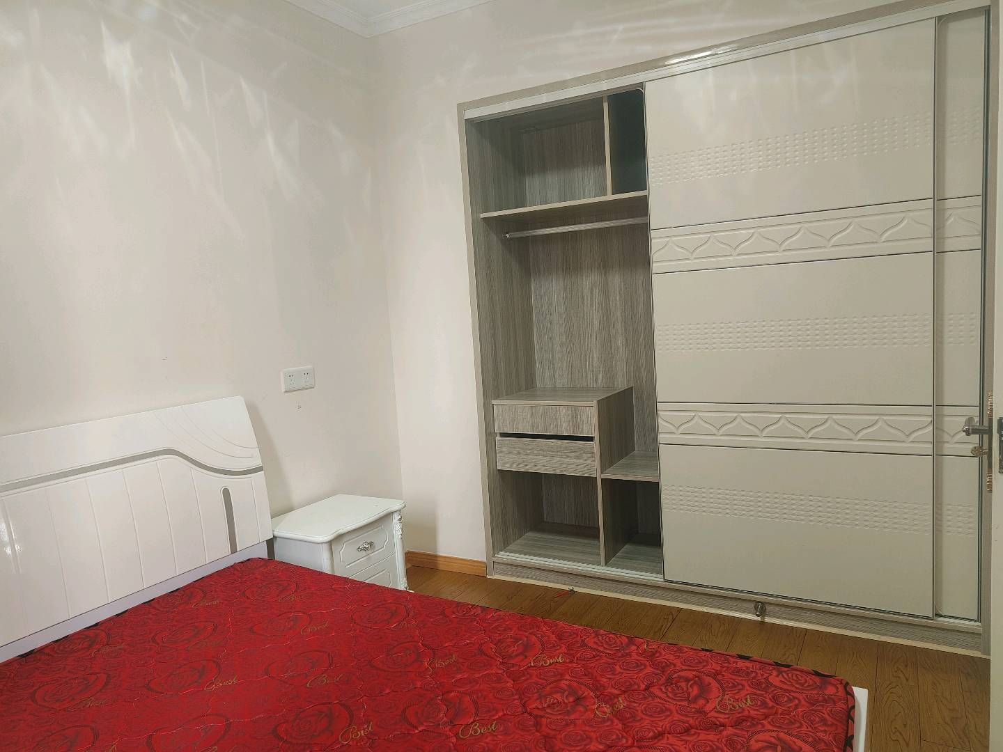 高铁片区·三室两厅·周边配套齐全·拎包入住·售价：46万