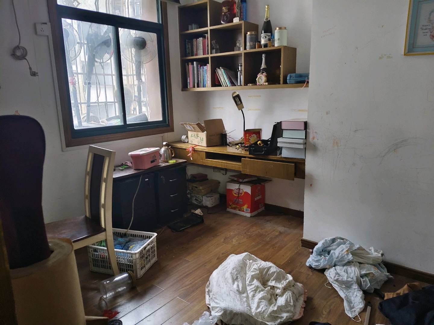 怡景花园·四楼精装修·三室两厅·生活交通方便区·出租1200/月