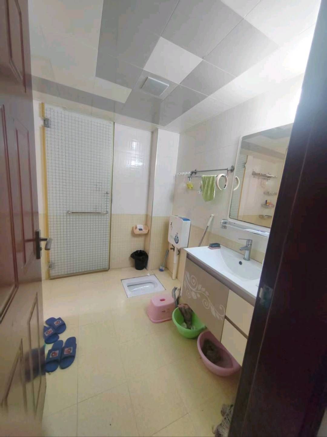 郡都小区小高层电梯·精装修三居室·诚意出租1400/月