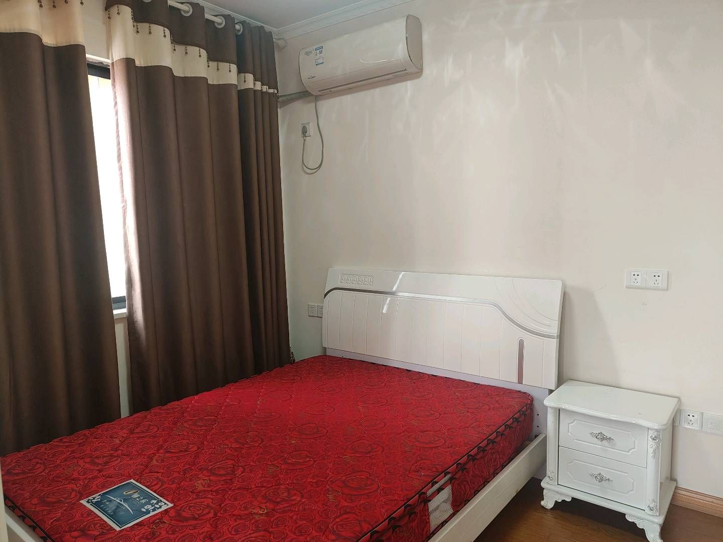 高铁片区·三室两厅·周边配套齐全·拎包入住·售价：46万