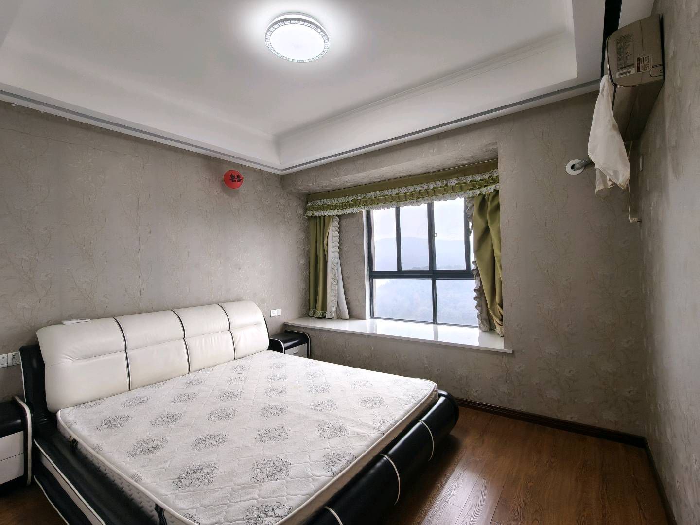 赤壁印象5号公馆·好地段的三居室·116平·8成新·房东外地定居闲置卖55万