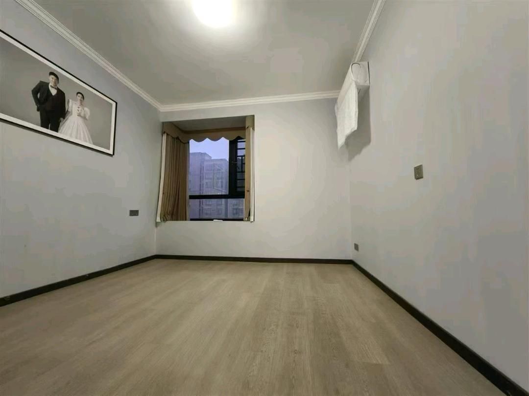 明尚精英·全新装修婚房·133平方·户型好报价40万