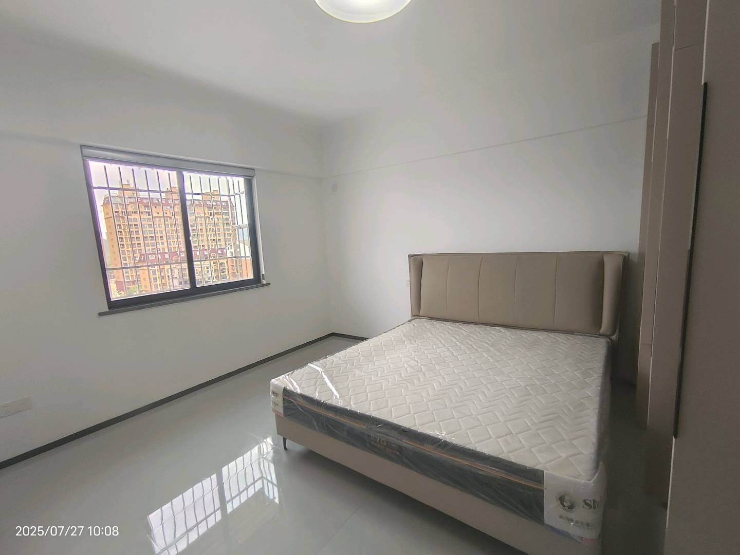 维多利亚全新装修单身公寓1100/月