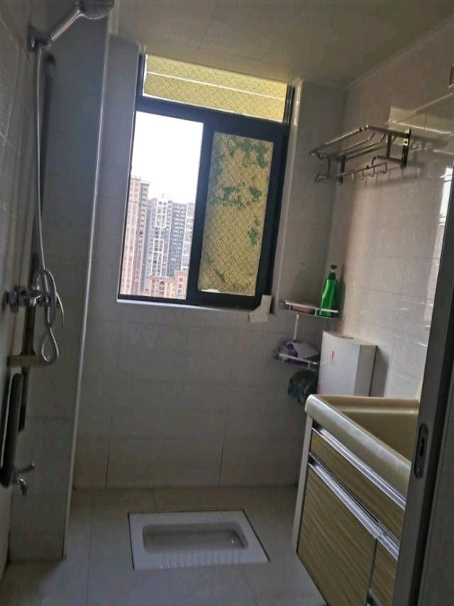 长城花园·一室一厅电梯房·证齐出售22万