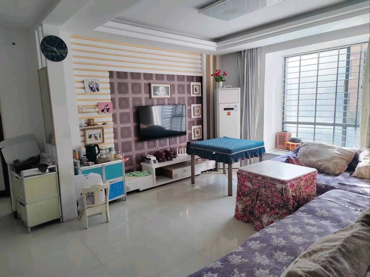 郡都小区小高层电梯·精装修三居室·诚意出租1400/月