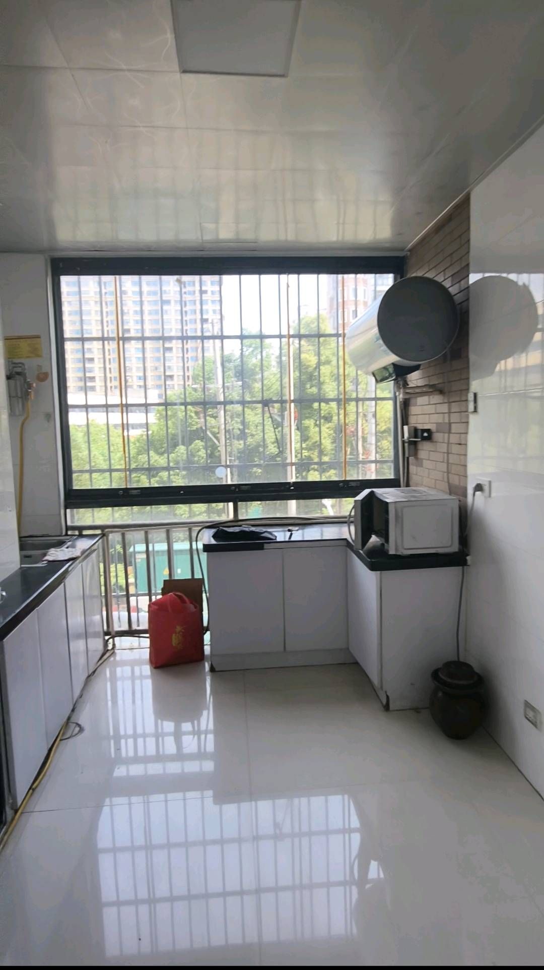 郡都小区一期·116平米·三室两厅一卫·当毛坯房卖33.8万