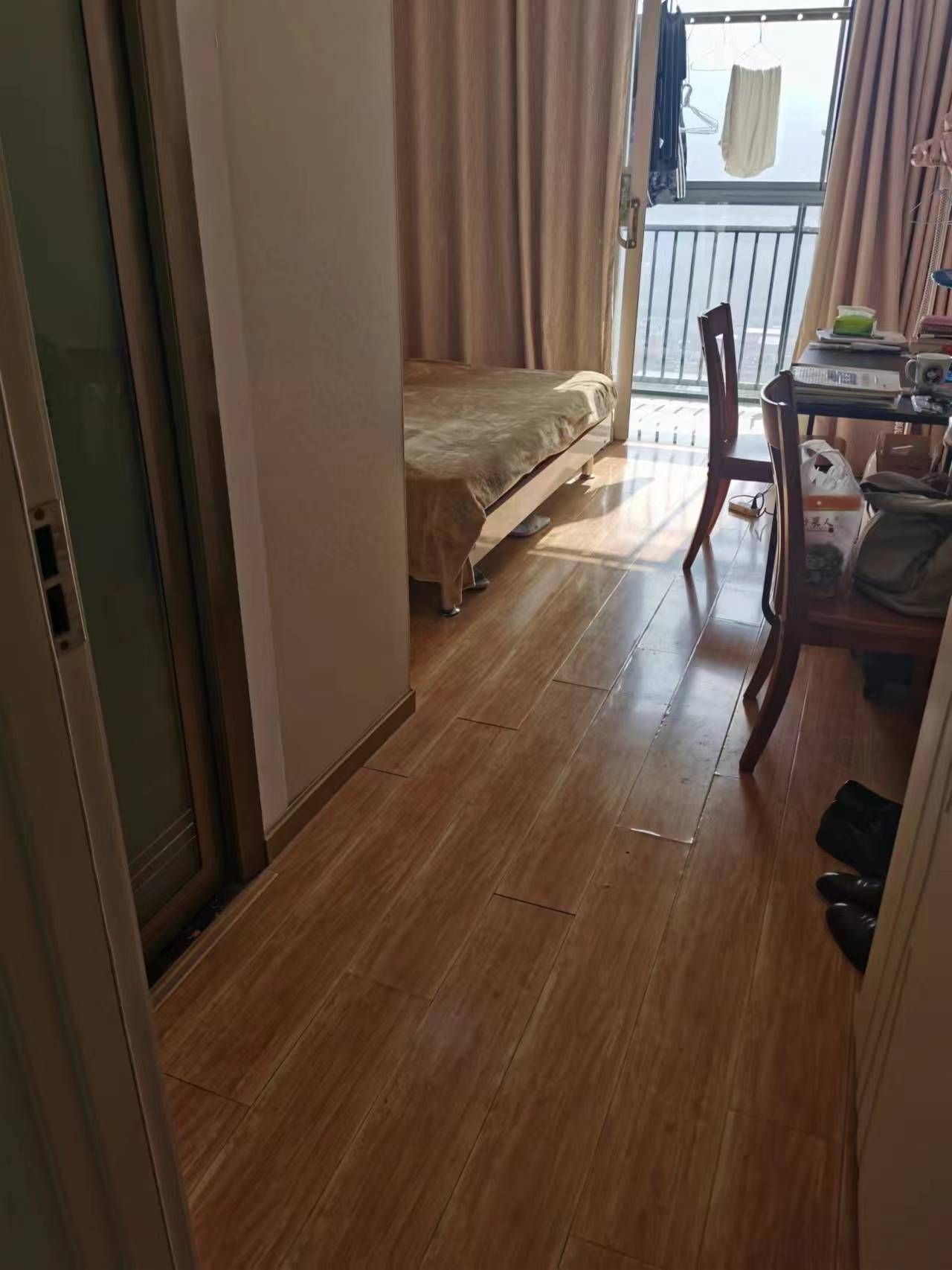 众城国际·130平·三室两厅·家电齐全·租1600/月