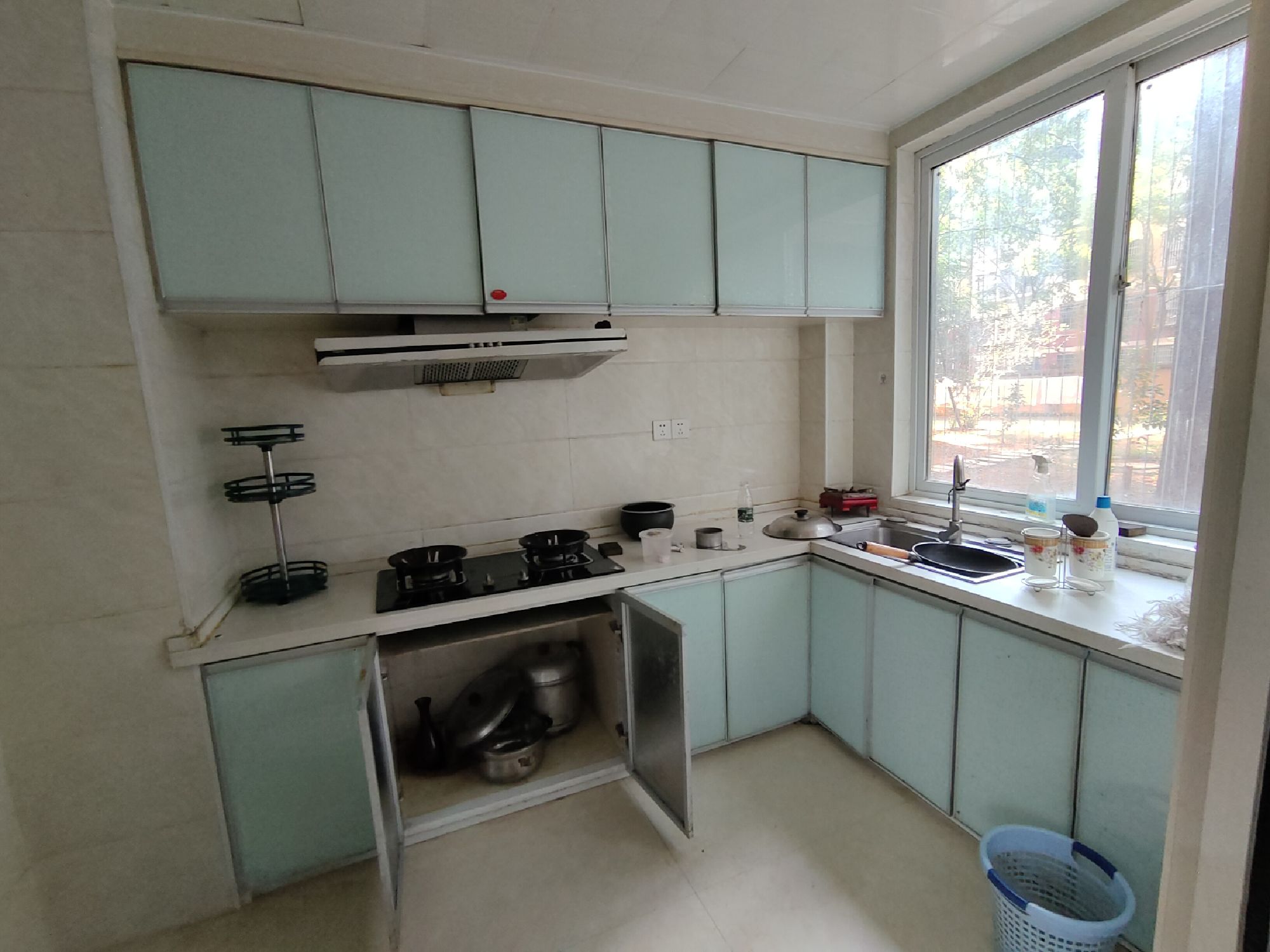 丰业盛世·一楼精装修·三室两厅·可居家可办公租1700/月