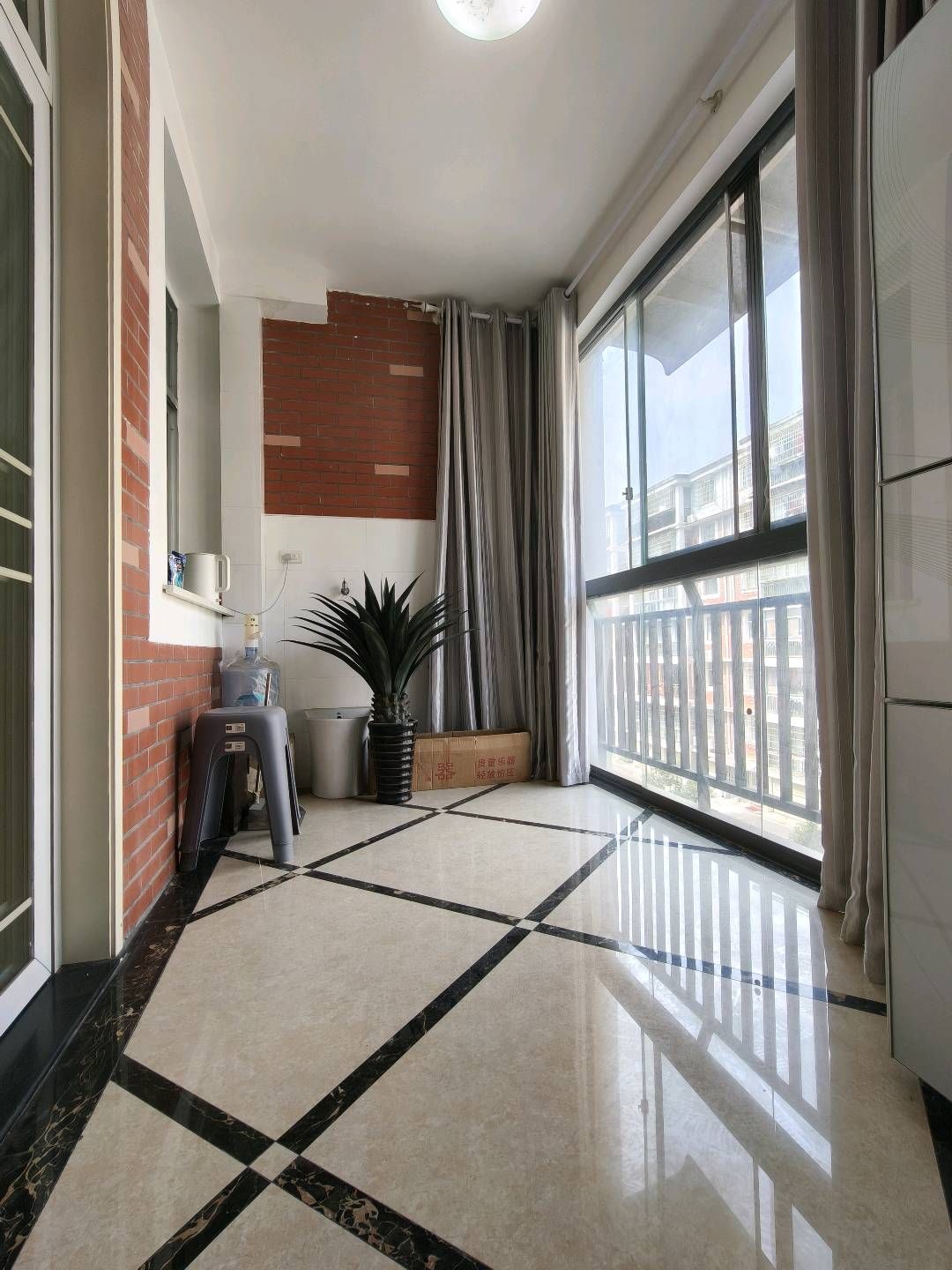 公安局单位房·143平方·精装修·步梯3楼急售