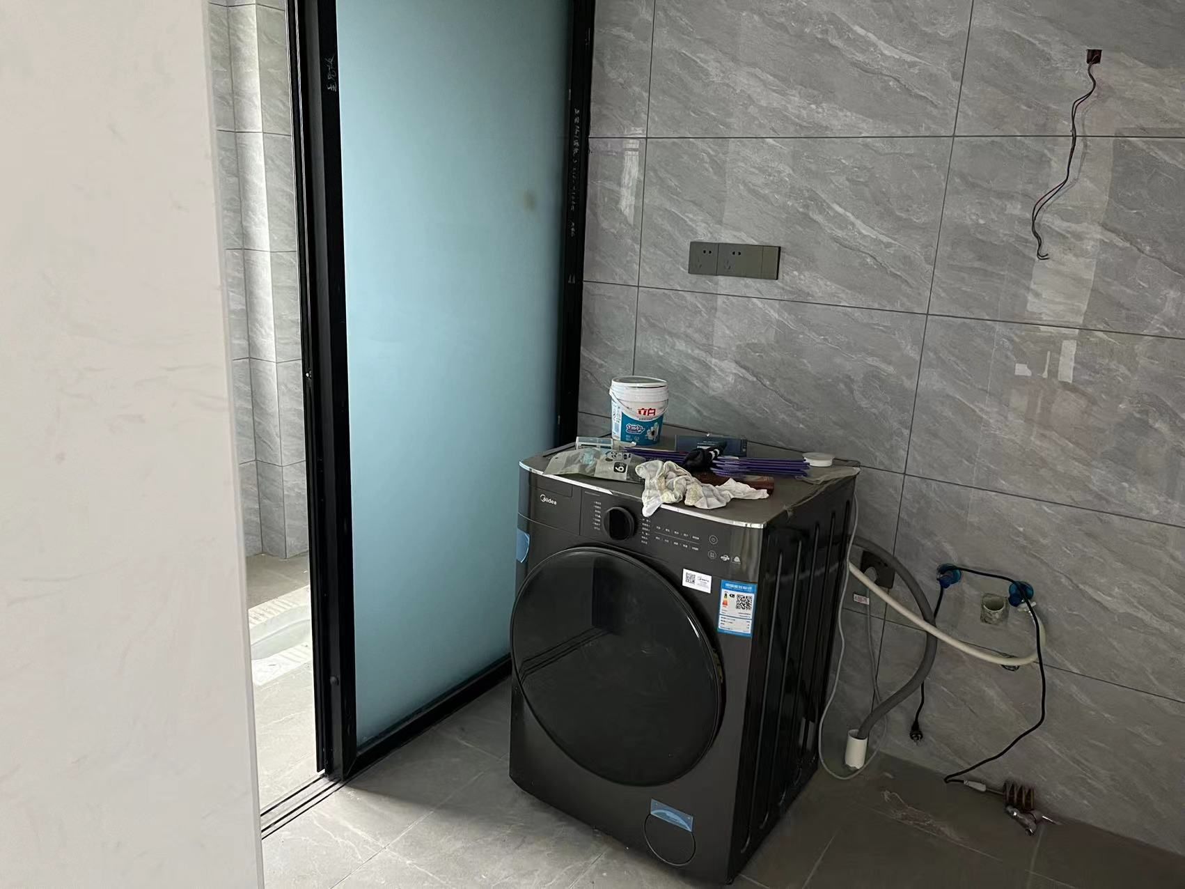 赤壁润园3室2厅精装好房南北通透拎包入住。价格39.8