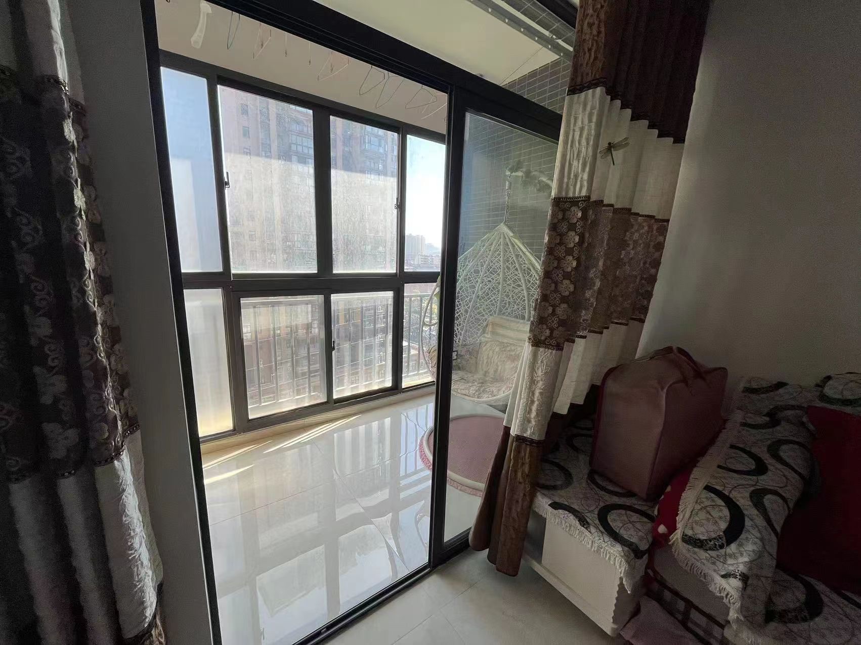 雍景新城·精裝一室一廳·家電齊全·租1300/月