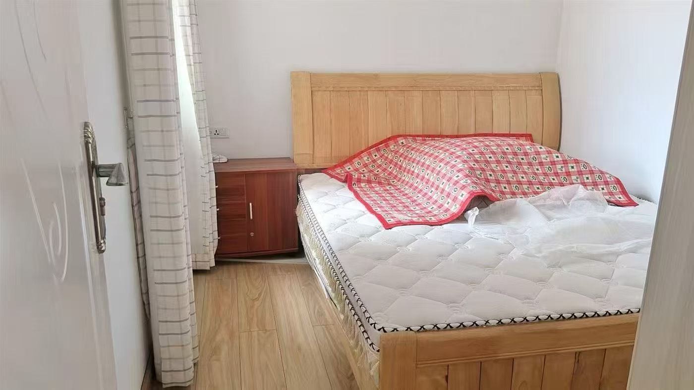 众城国际·三房两厅·户型方正·全新装修·拎包入住报价：39万