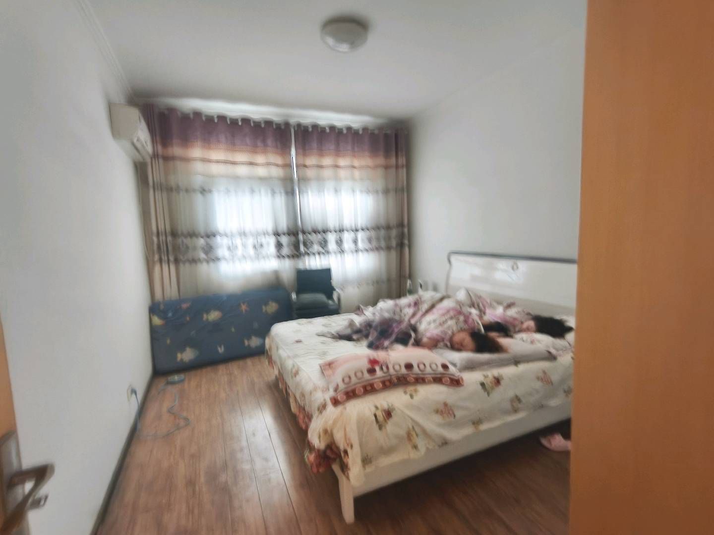 金鑫小区·124平方·三房两厅·步梯4楼·报价：32万·证件齐全