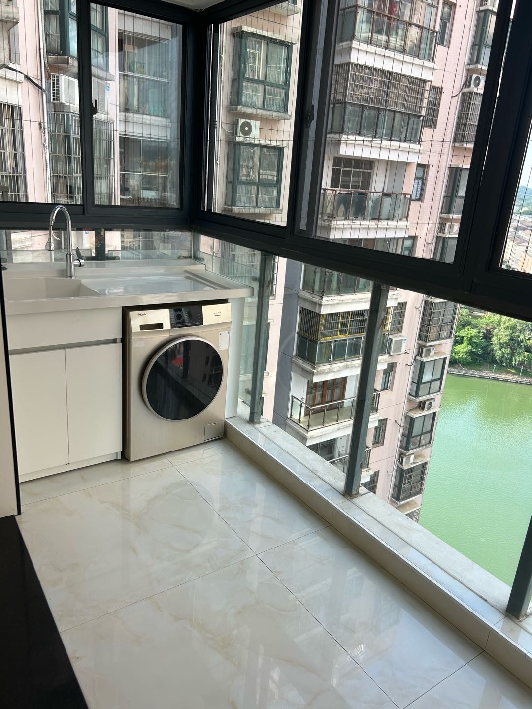 银河花园河景房·三室两厅·全新装修·户型好·业主诚意售