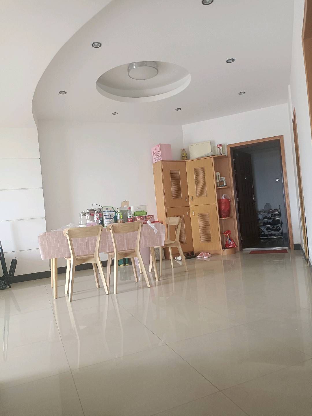 世纪大厦·三室两厅·118平方·电梯房中层·证件齐全·装修好的单价2300一平方