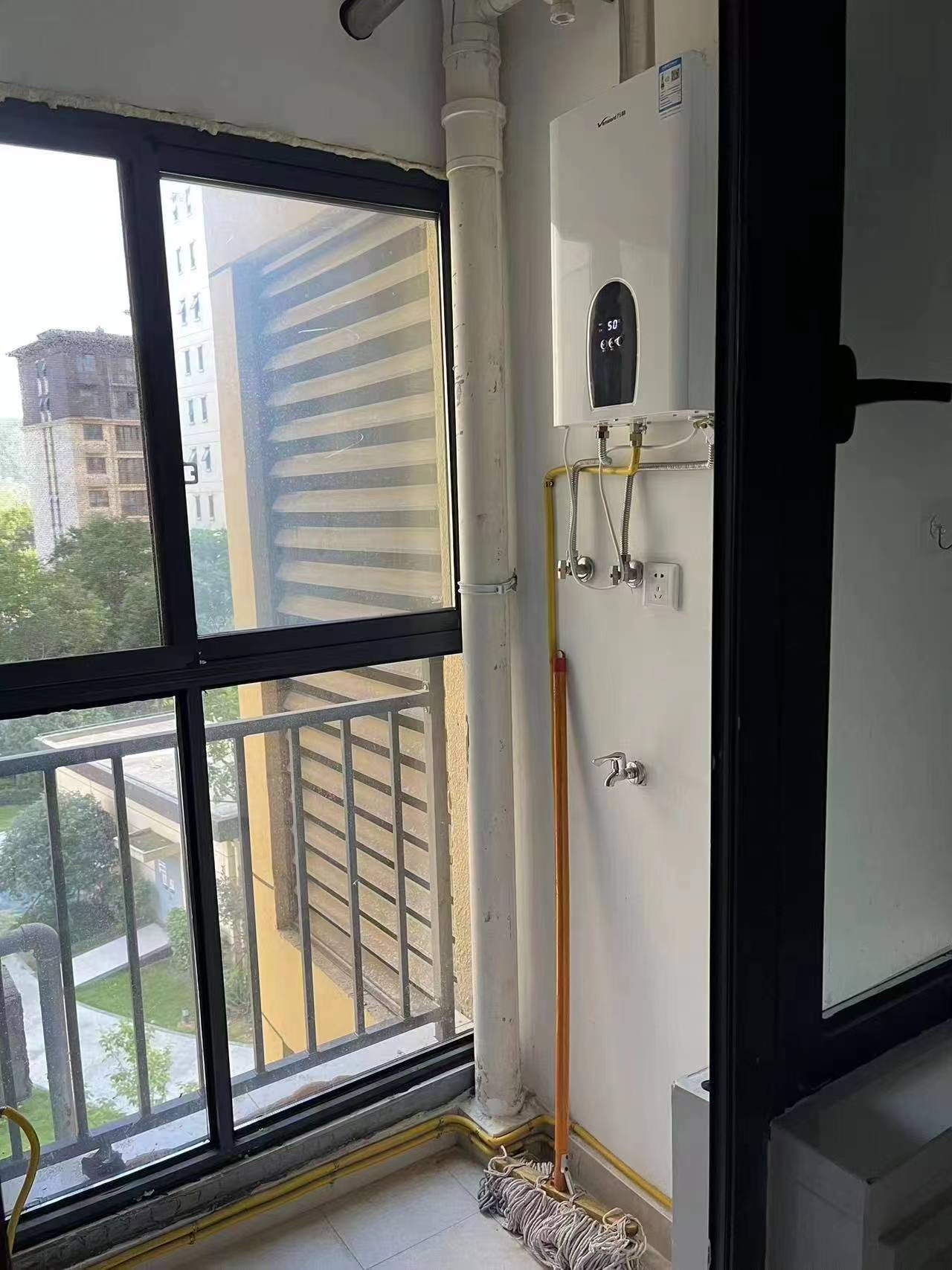秀蘭御府·精裝修三房·干凈整潔·拎包入住·租1300/月
