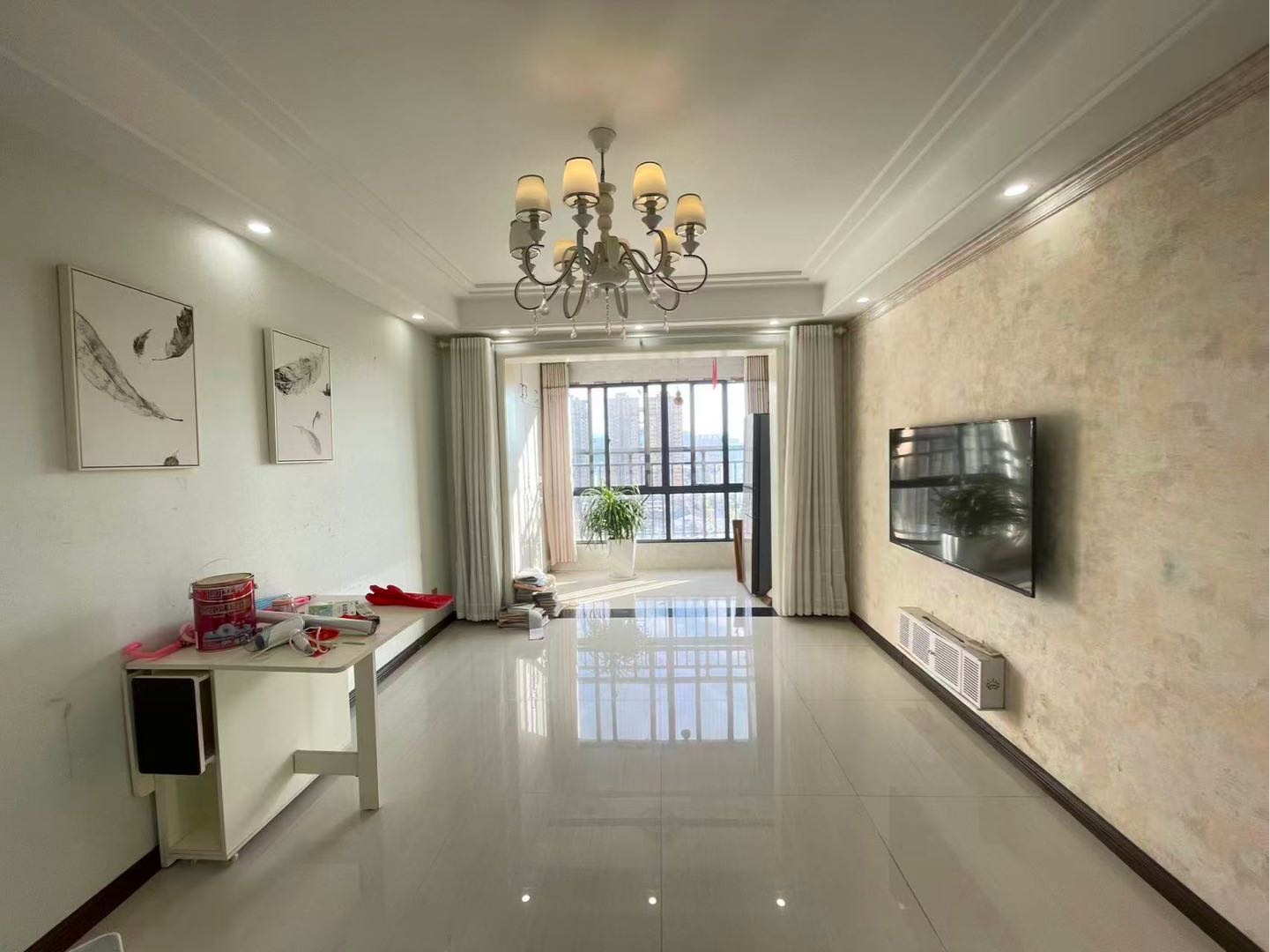 铜锣湾·北站对面·98平·小三居室39.8万·证齐精装修