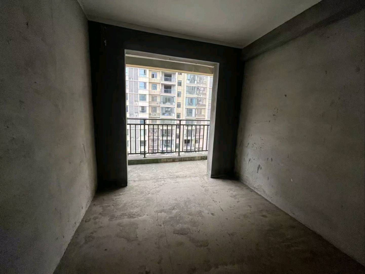 同城上都106平·书包房3室2厅2卫·毛坯房46.8万