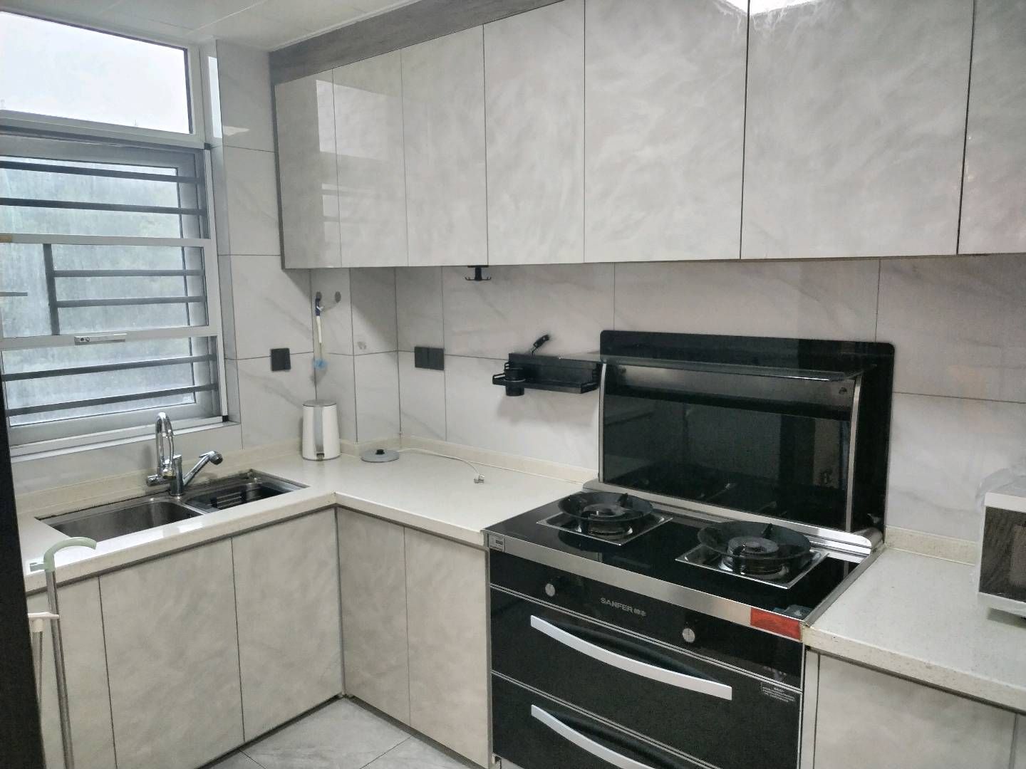 塞纳河畔137平·大三室·精装修9成新·闲置急于出售65万