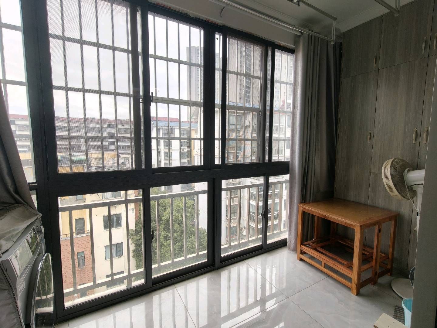 永邦欧洲城·步梯6楼·房子装修不错··不介意楼层的来·租1300/月