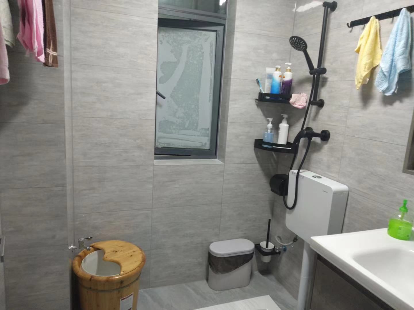 众城国际··两室两厅·精装修·可以拎包入住1500/月