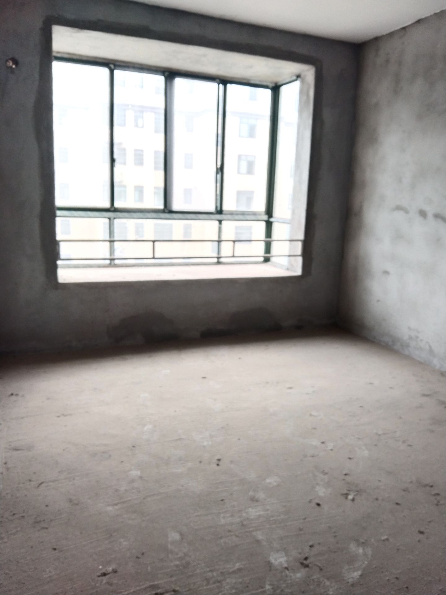 立嘉城豪园·三室两厅两卫·电梯房·户型朝南·房东诚意出售一口价35万