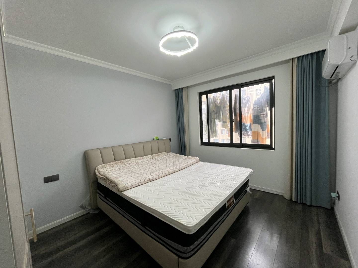 金鸡山·凤凰城·电梯房·地段好·全新装修·145平方报价65万