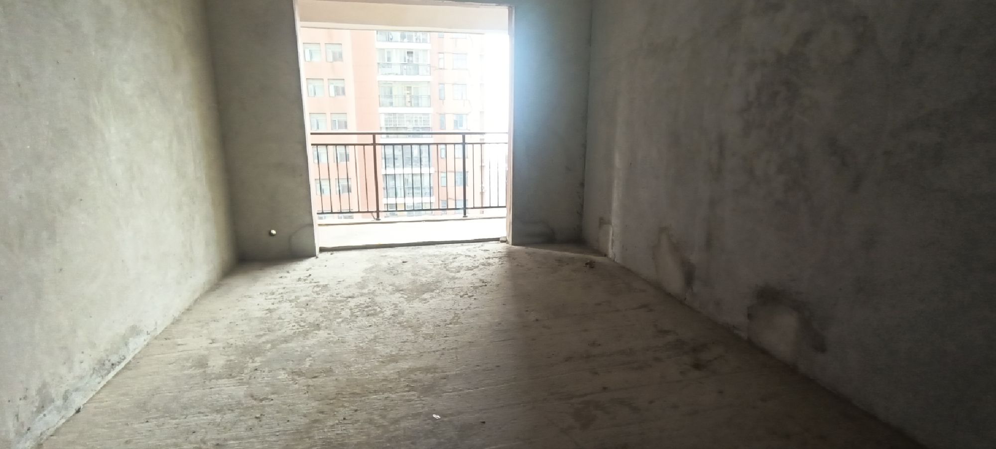 众城国际二期·毛坯房95平方·三房两厅·急售：29万不议价