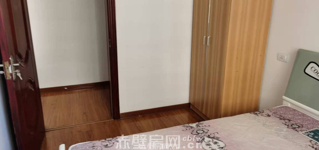 眾城國(guó)際電梯房中間樓層2室1廳67平米精裝修42萬(wàn)