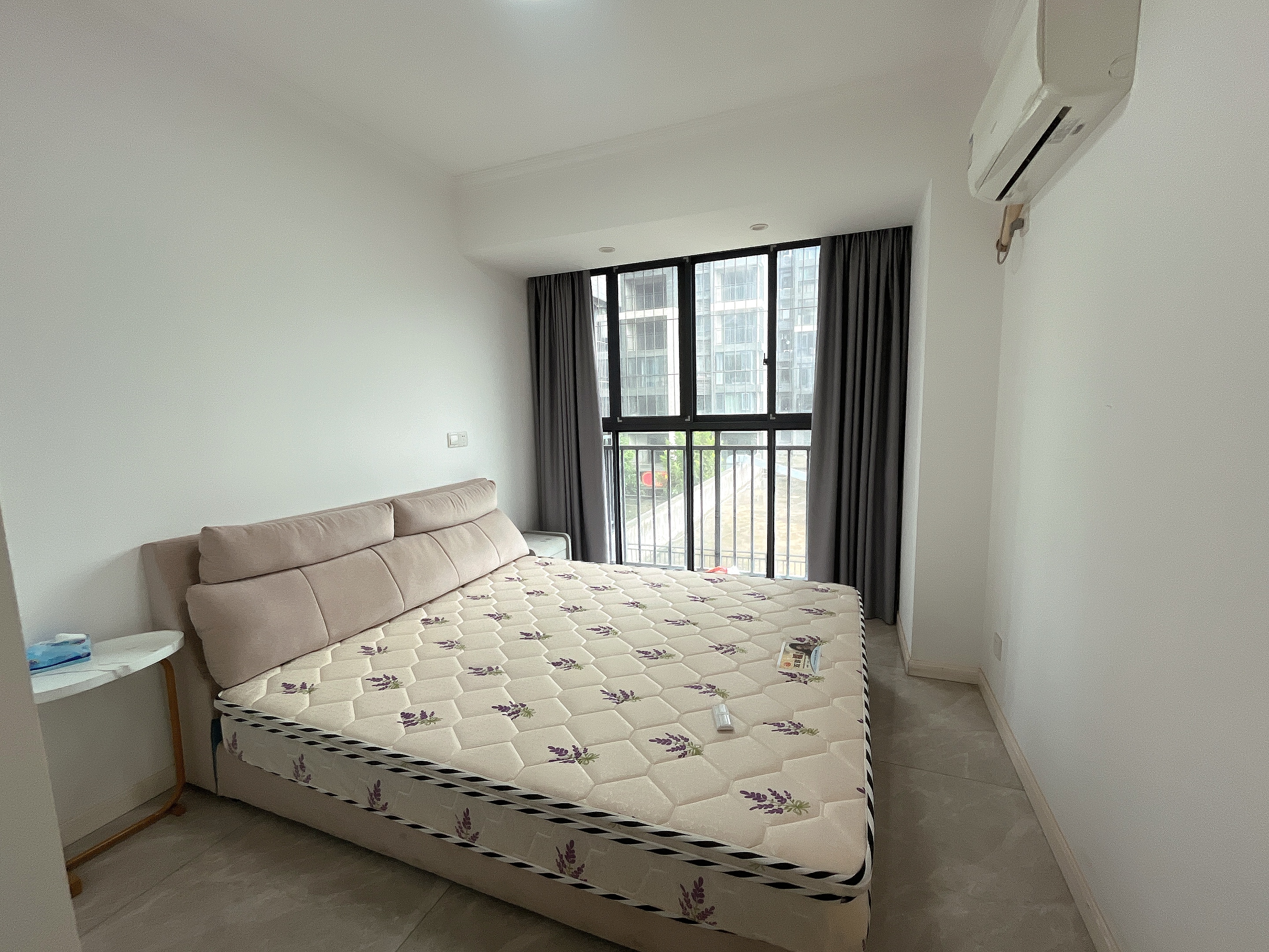 雍景新城三室两厅两卫，南边通透，精装修，1800一个月，看房电话18307150819