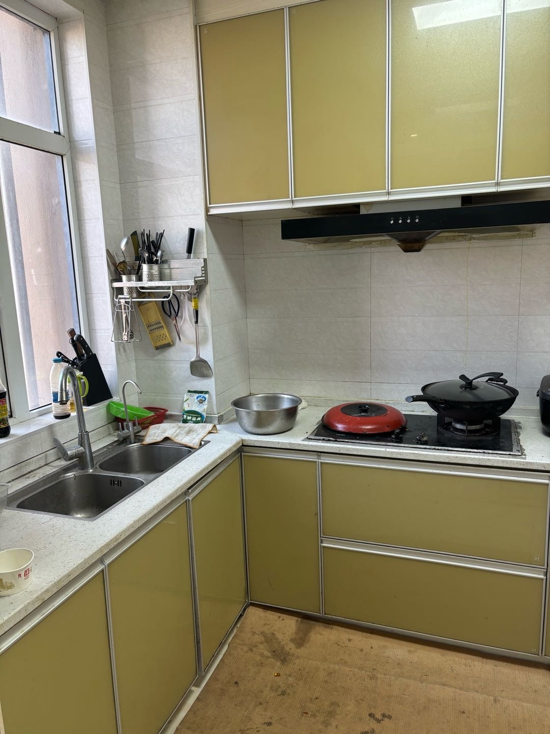 福星花园·电梯三室两厅·精装修·自己居家房诚意出租1700/月