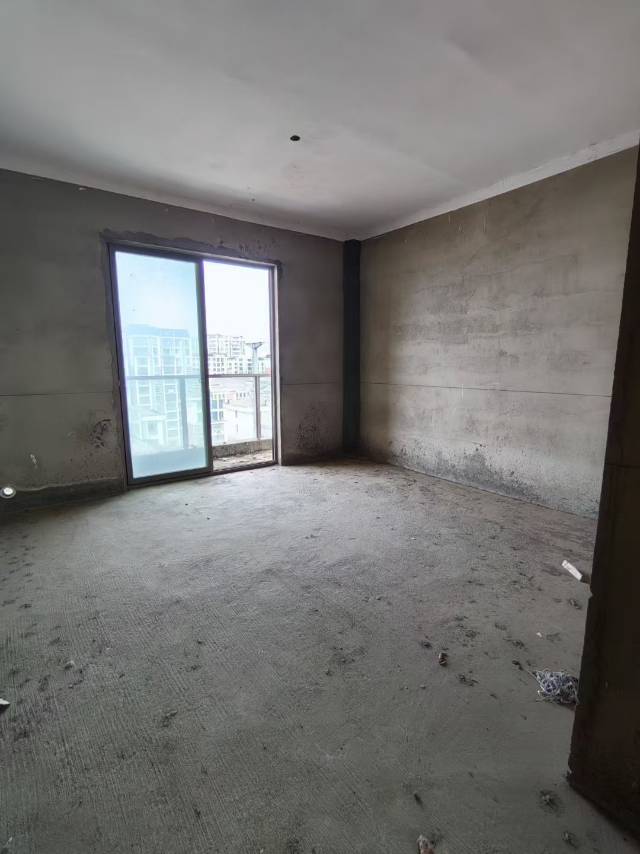 润园99平，可做3室，带地下车位一个，户子是边户，南北双阳台，售价35个，看房有钥匙15571531963