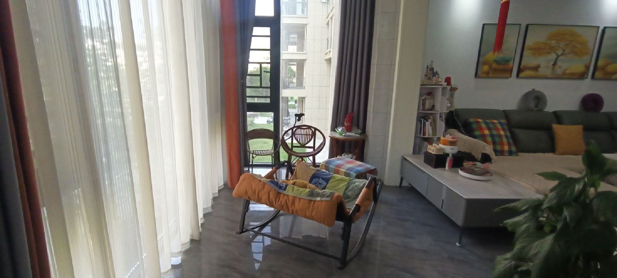 近水楼台·三室两厅·112平方·全新装修新房·拎包入住·证件齐全售：51万