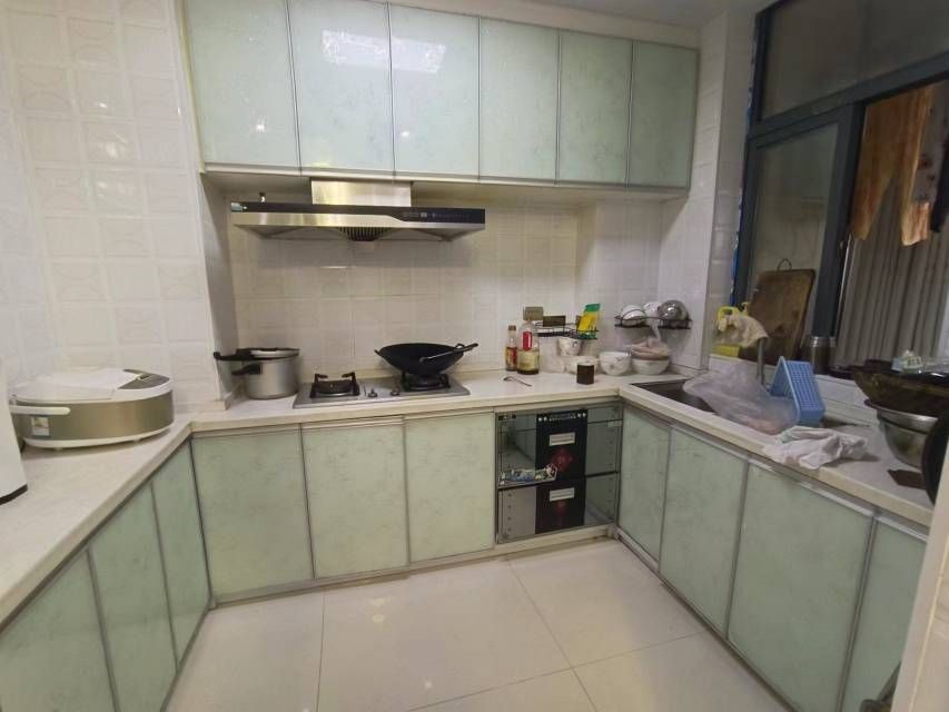 眾城國際·二期三室兩廳·裝修好了·可拎包入住直降48萬