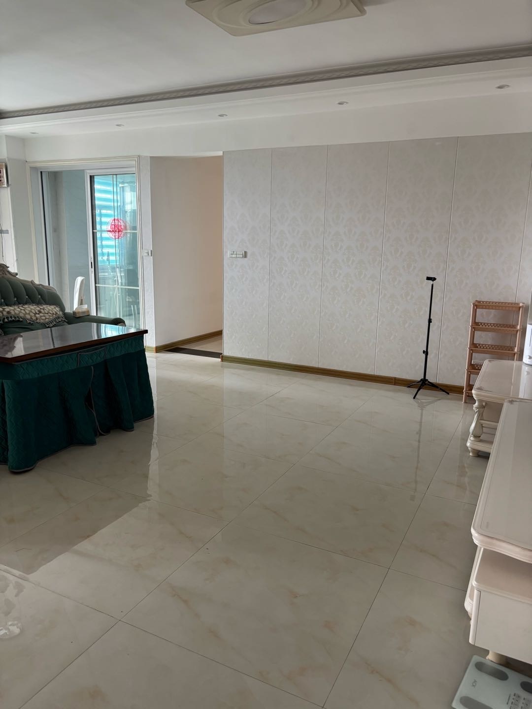凯旋名都·精装修两室两厅·出租1300/月