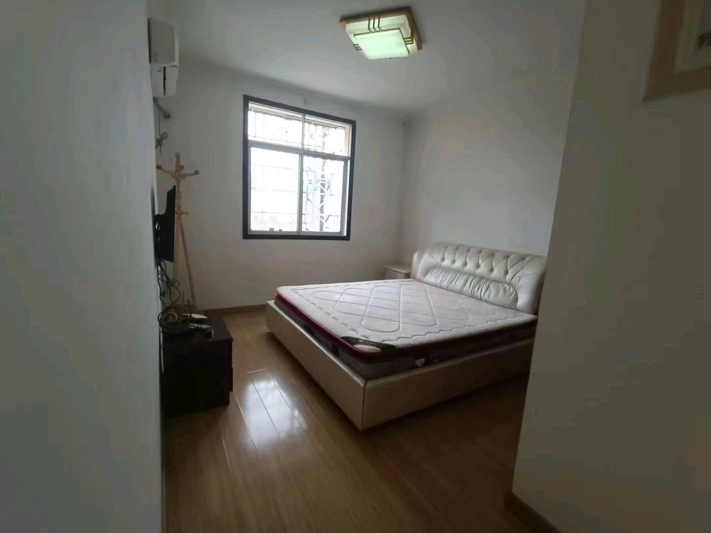 五中对面·温馨三室两厅·干净整洁·拎包入住900/月