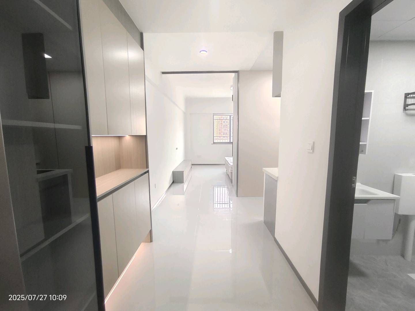 维多利亚全新装修单身公寓1100/月