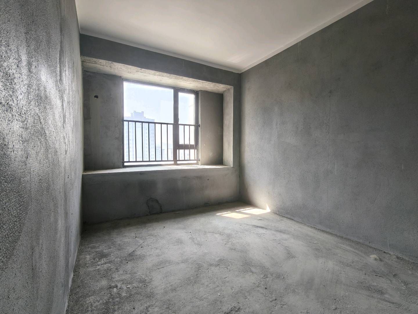 鸣柯里·一期现房出售·116平好楼层·49.8万·买了就可装修