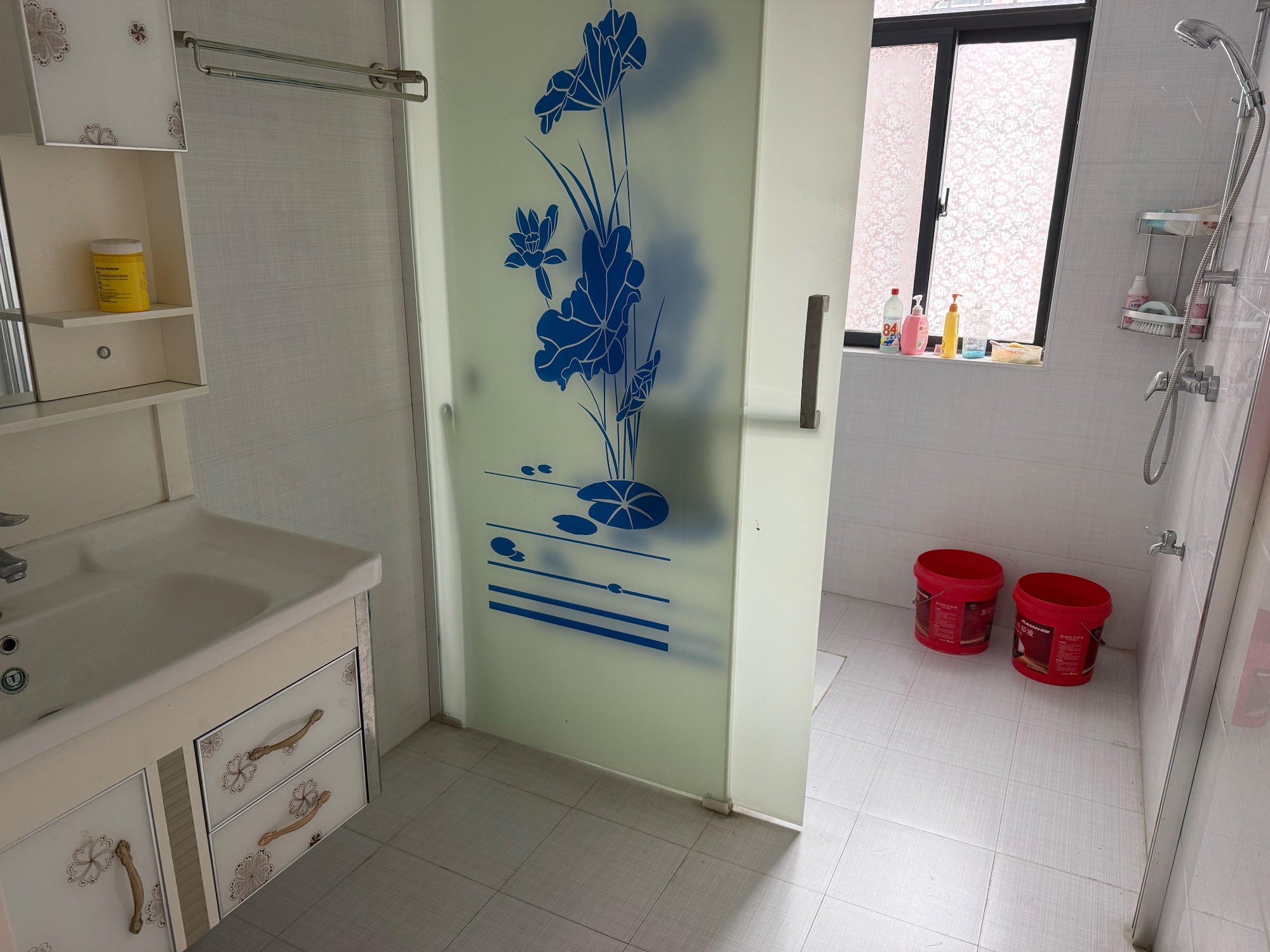 圣榮家苑·精裝修三房·可以拎包入住租1600/月