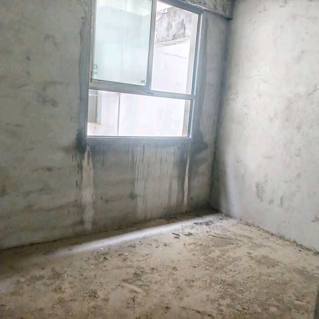 世纪大厦·毛坯房·好楼层·三室两厅·历史低价25万